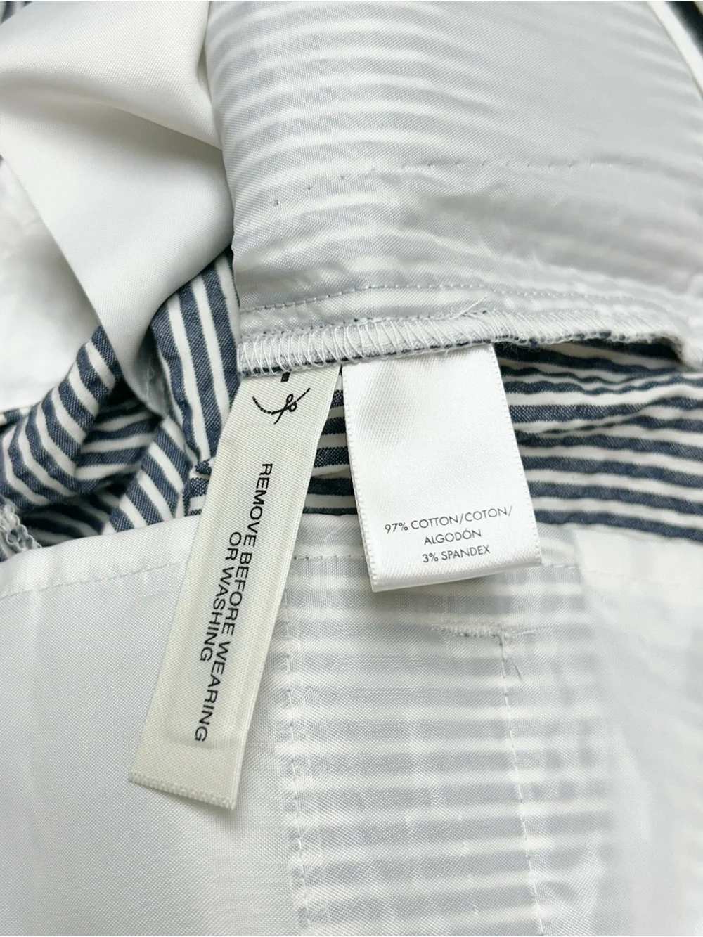 Ann Taylor Devon Fit Seersucker Crop Pants Size 12 Blue White Striped Cotton - Picture 3 of 5